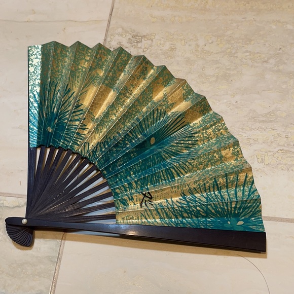 Final Price Drop: Small Lot of Vintage Asian Fans - Picture 6 of 15